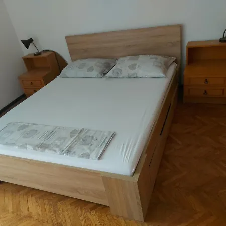 Apartment Spacious Budget Split