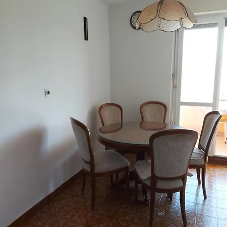 Spacious Budget Apartment *